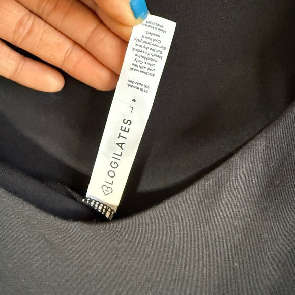 Blogilates Cascade V-Neck Jumpsuit Black Wide Leg Long Sleeve Pockets New L - Picture 7 of 11